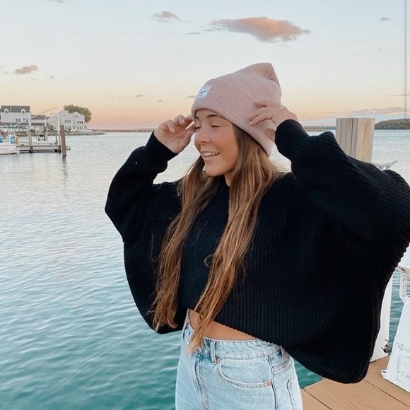 Cotton Candy Sweaters - Black crew neck sweater
Cotton candy , brand new
Multiple sizes